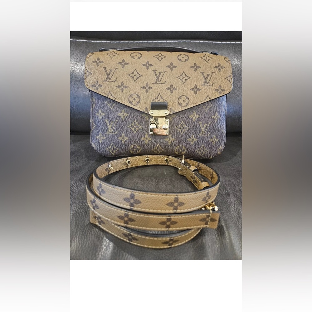 Louis Vuitton Pochette Metis Reverse LV Monogram Crossbody Shoulder Purse M44876